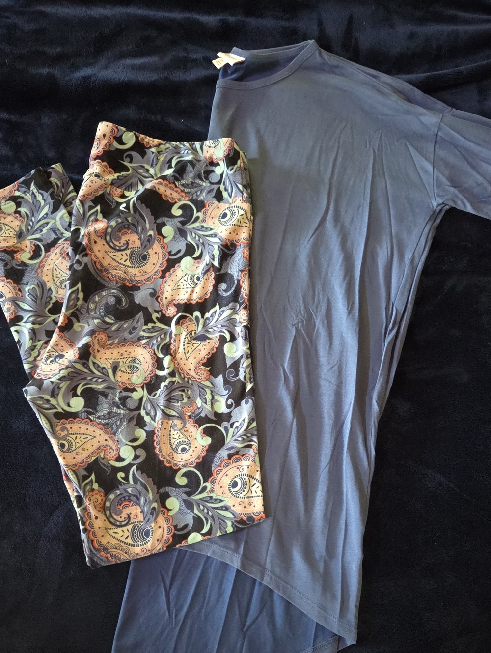 LuLaRoe Outfit - Paisley Tall/Curvy Leggings And Matching Tunic Top In XS